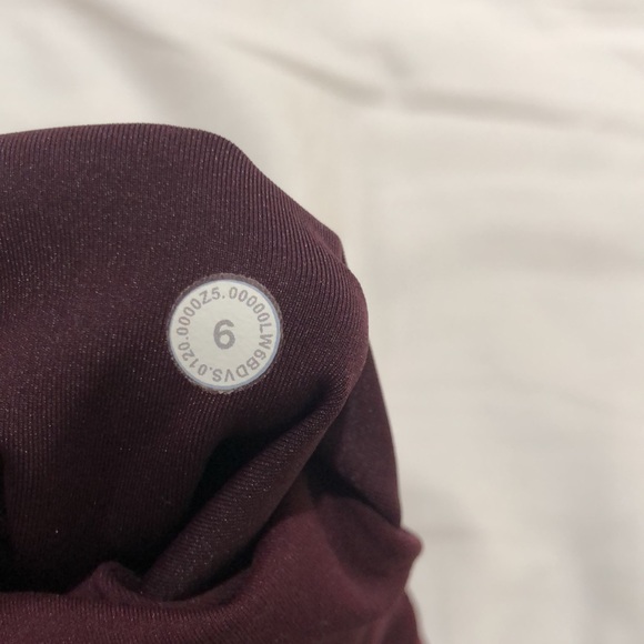 Lulu🍋 Cassis Invigorate Crop 23” size 6 everlux EUC - Picture 8 of 11